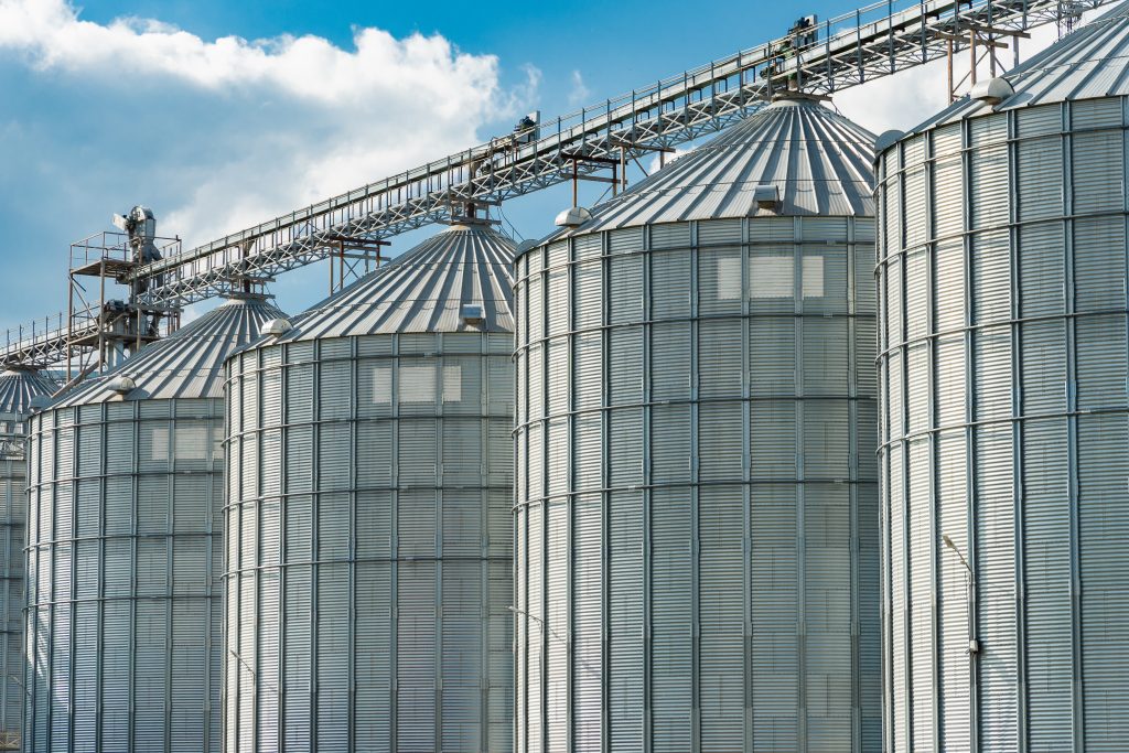 Silos para armazenamento de milho e grãos