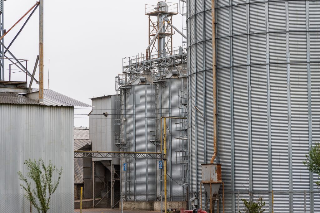 Silos agrícolas para armazenamento de grãos